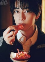 本島純政 チェキ 本島純政、会員制パフェバーで“甘いもぐもぐ顔” 体系キープのために