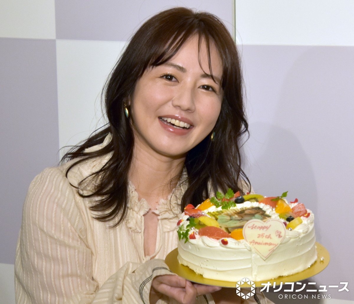 デビュー25周年の磯山さやか、結婚願望語る「25周年のうちに…」 理想の