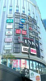 jNAɃO[o͓XwUNIQLO UMEDAx (C)ORICON NewS inc. 