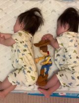 �E�b�f�B�Ɠ����|�[�Y�Ŗ����Ă���o�q����� 