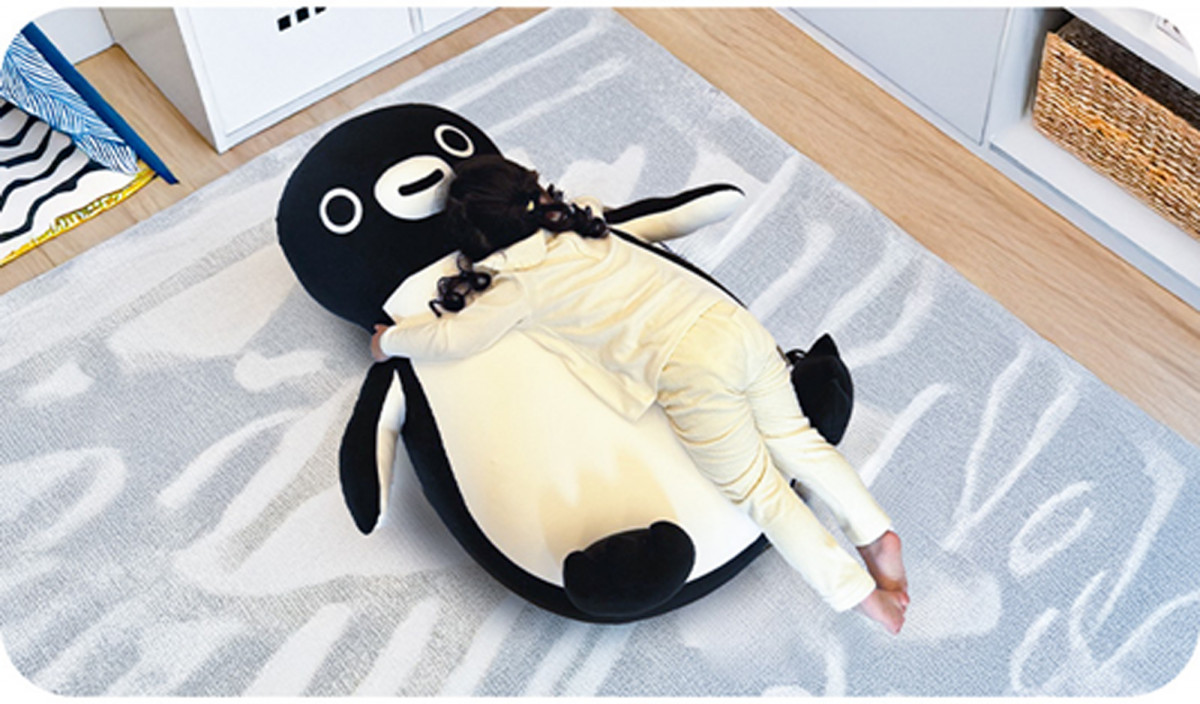 Suicaのペンギンが「Yogibo」に 全長89センチで快適な座り心地