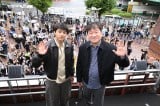 山田裕貴&佐藤二朗、新宿に“爆弾”投下!サプライズ登場でチラシ配布&街頭演説「一チケットを持って劇場へ」