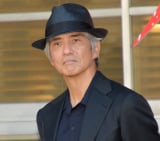 佐藤浩市“妻&娘”たちとの貴重ショット「セレブ感いっぱい」「素敵な笑顔」