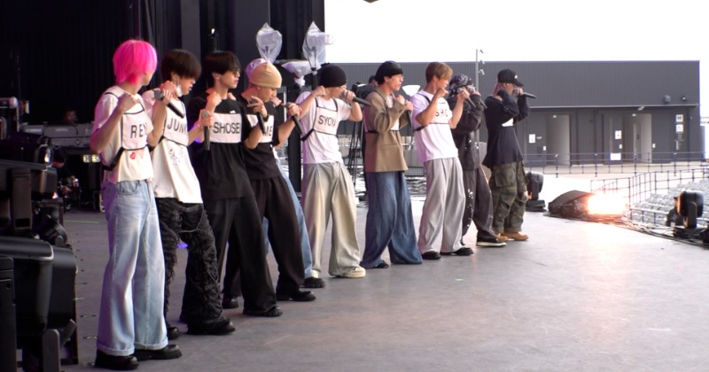 JO1、INI、DXTEEN、ME:I、IS:SUEの“舞台裏”の様子が明らかに 万博