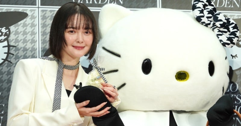 玉城ティナ、憧れのキティちゃんからプレゼント「一生の思い出になります」 おそろいの千鳥格子柄アピール