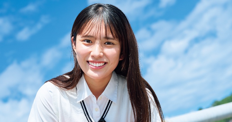 高校3年生の日比谷萌甘『サンデー』初登場で表紙抜てき 制服姿＆水着姿