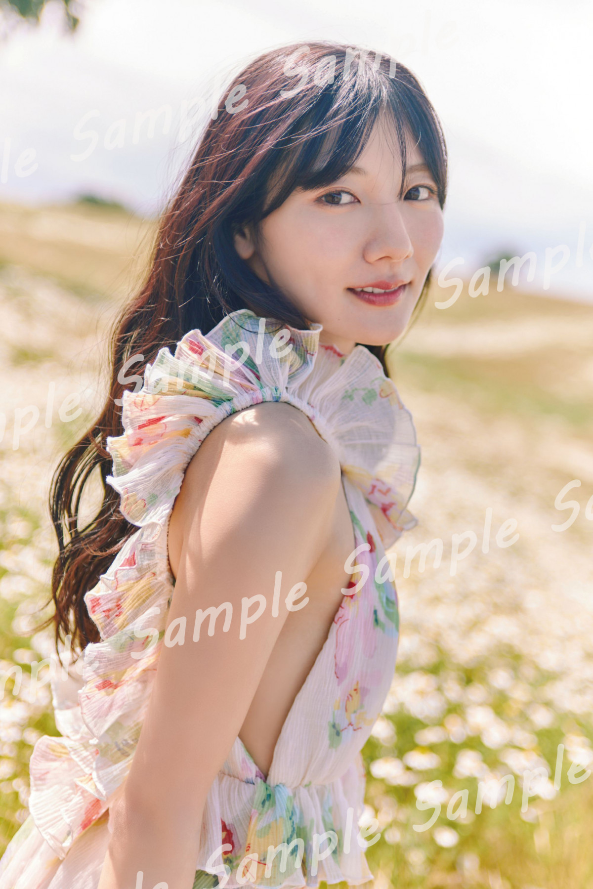 日向坂46河田陽菜、ビーチバレーではしゃいでひと息 2nd写真集封入特典