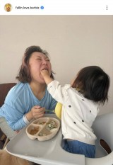 �o�[�r�[�u�ŋ߂̖��͎��ɂ��т�^���邱�Ƃ��u�[���v(�ʐ^�̓C���X�^�O���� @fallin.love.barbie ���) 