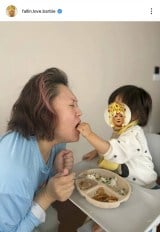 �o�[�r�[�u�ŋ߂̖��͎��ɂ��т�^���邱�Ƃ��u�[���v(�ʐ^�̓C���X�^�O���� @fallin.love.barbie ���) 