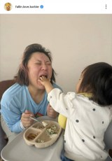 �o�[�r�[�u�ŋ߂̖��͎��ɂ��т�^���邱�Ƃ��u�[���v(�ʐ^�̓C���X�^�O���� @fallin.love.barbie ���) 