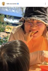 �o�[�r�[�u�ŋ߂̖��͎��ɂ��т�^���邱�Ƃ��u�[���v(�ʐ^�̓C���X�^�O���� @fallin.love.barbie ���) 