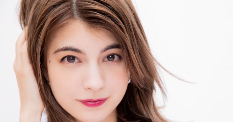 マギー、高級ブランドを組み合わせた“へそ出し”コーデを紹介「可愛くてカッコイイ」「美しい」