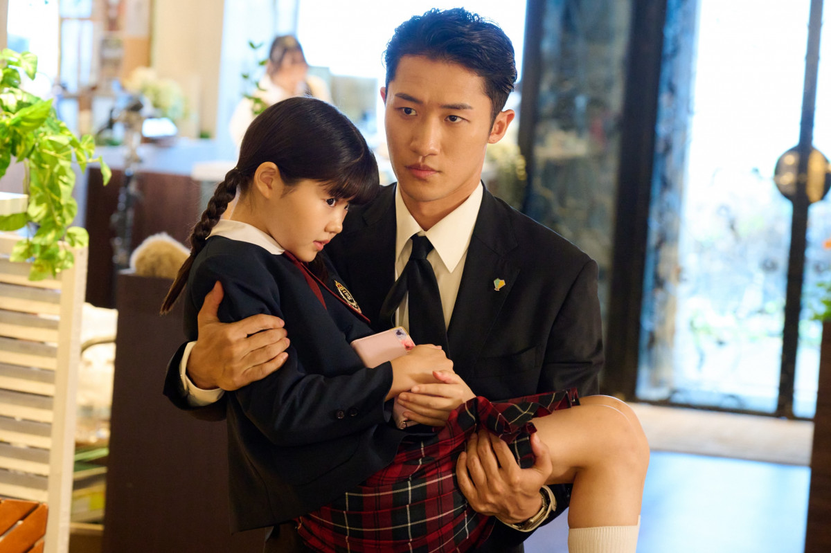 【超レア•最終価格】岩本照Jr時代 & デビュー後公式写真 &大判計134枚 Snow Man岩本照、身長差50センチ超の小学生を“お姫さま抱っこ