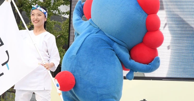 閉幕3週間後…ミャクミャク、御堂筋降臨→1キロランウェイで大歓声 1日限り公式“アフター万博”【御堂筋ランウェイ】