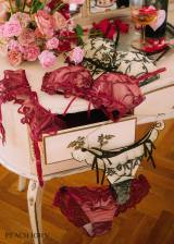 PEACH JOHN�~�V�[�Y���̃r�W���A���ɓo�ꂵ���X���� 