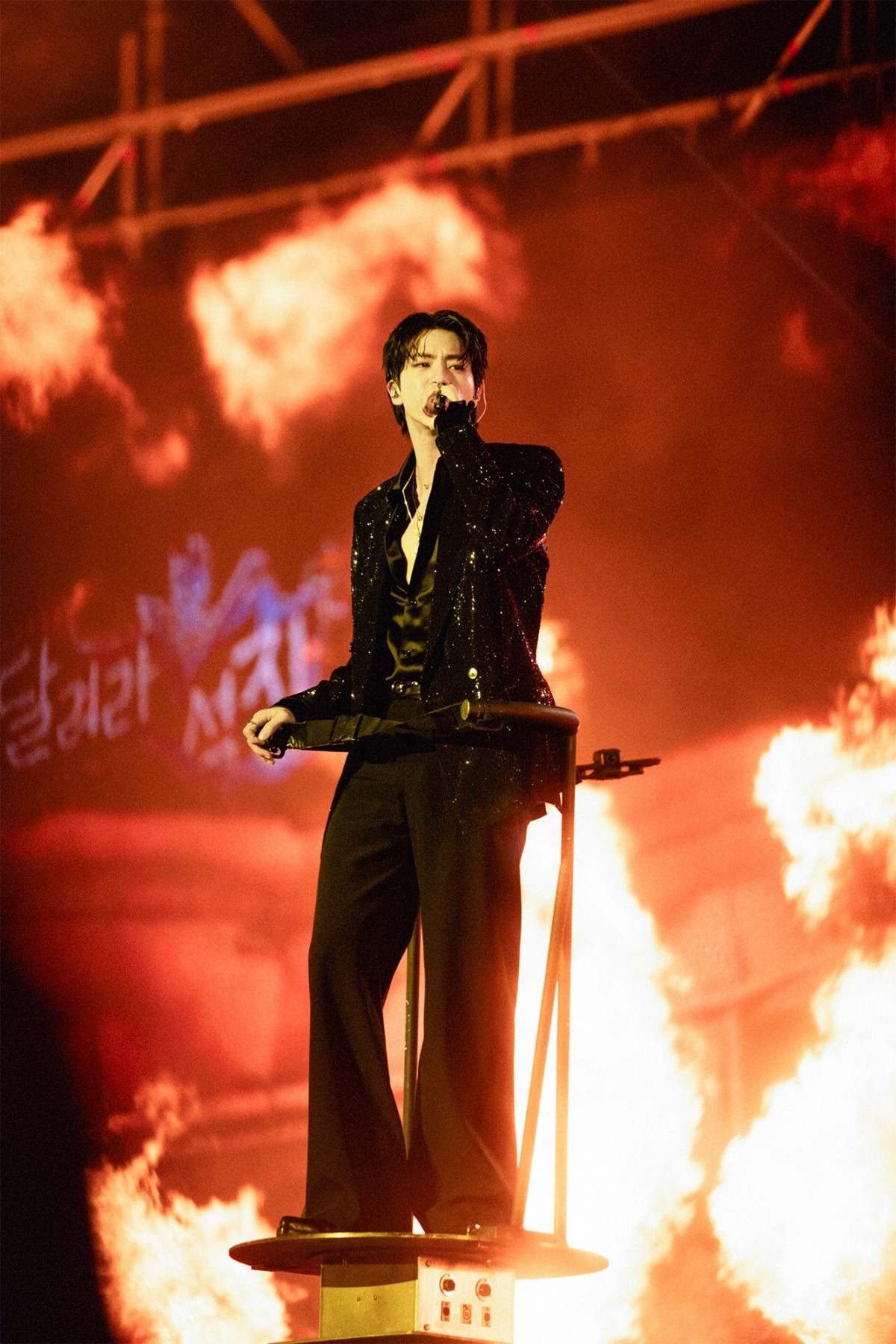 BTS・JIN、ソロ公演にJ-HOPE＆JUNG KOOKがサプライズ登場 「Super Tuna