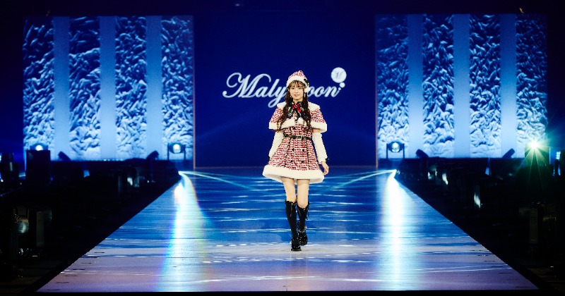 2児のシングルマザー”藤咲凪、ミニスカサンタ衣装で美脚披露