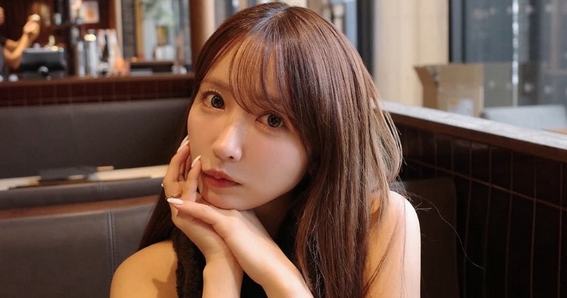 三上悠亜、『チェンソーマン』レゼのコスプレを披露「家の代用品で