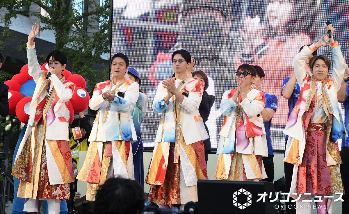 SUPER EIGHT、松竹座に向かう御堂筋でパフォーマンスに感謝「皆さんの