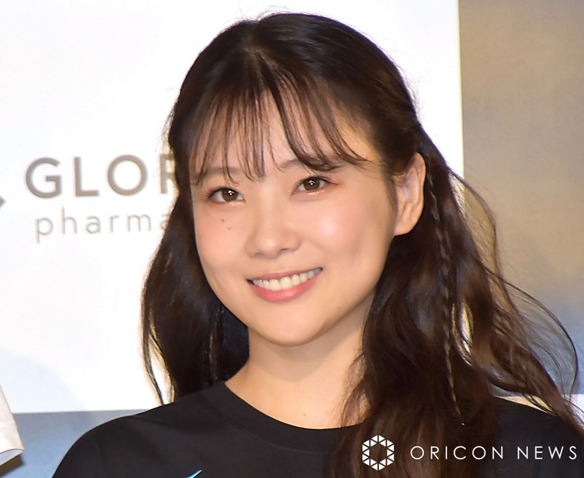 重盛さと美、太ももあらわなランジェリー姿にファン悶絶「わーお」「顔