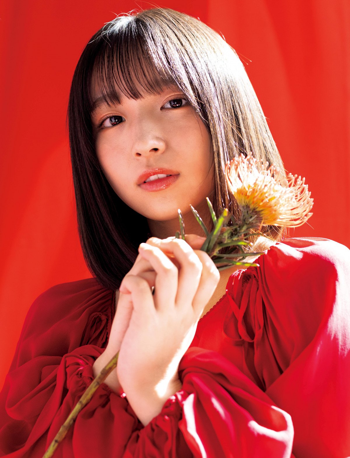 アイドル史上最高クラスの美少女」日向坂46大野愛実、赤ワンピから