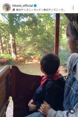 Shitomi�u�O�j�����x�݂������̂Ńf�B�Y�j�[�����h�ցv�i�ʐ^�̓C���X�^�O����@hitomi_official ���j 