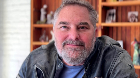 �g�b�h�E�R�}�[�j�L�ē��f��w�{���w�b�t�@�[�@�q�g���[���ÎE���悤�Ƃ����q�t�x�i���J���j �iC�j2024 Crow�fs Nest Productions Limited 