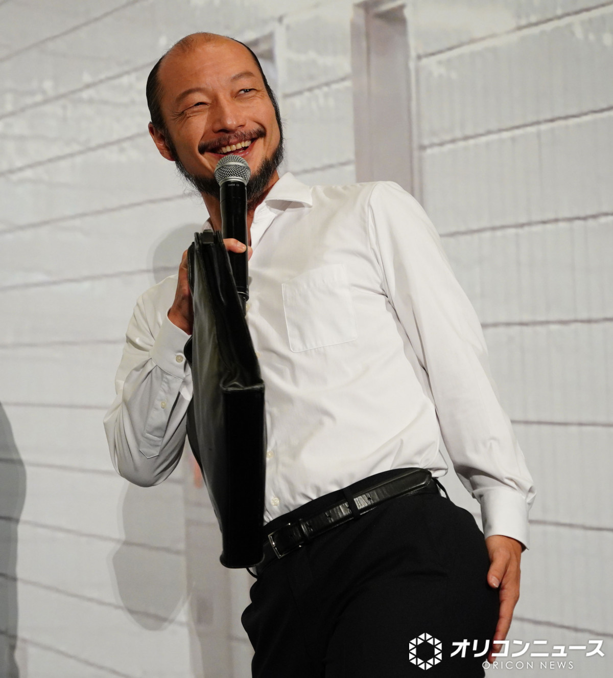 8番出口　アクリルスタンド　迷う男　歩く男　二宮和也　河内大和 8番出口アクリルスタンド迷う男歩く男二宮和也河内大和