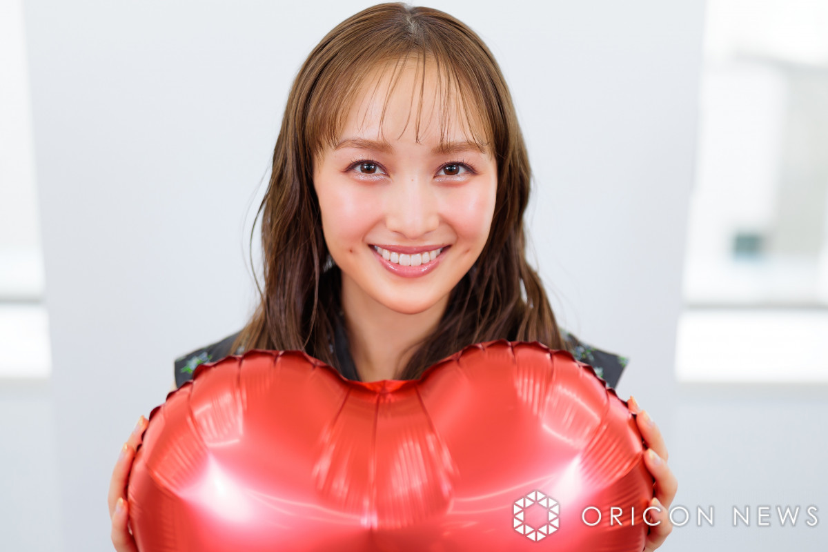 ももクロ・百田夏菜子、金髪激変ビジュアルに反響 「別人！綺麗～神秘