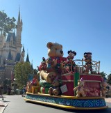 �����f�B�Y�j�[�����h�̐V�p���[�h�w�g�C�Y�E�����_���X�E�N���X�}�X!�x (C)ORICON NewS inc. 