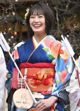 乃木坂46与田祐希3rd写真集、卒コン限定ポスター公開 「逃げ水」衣装で