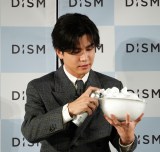 岩田剛典、巨大名刺に呆然「いやぁ…でかいですね」「大きいにもほどが
