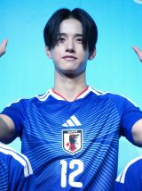 JO1��INI��SP���j�b�g�uJI BLUE�v�͏㉺�֌W�����߁H�@�����i�肪�g��y�h�Ɏw�E�u���l�A���v���H�v 