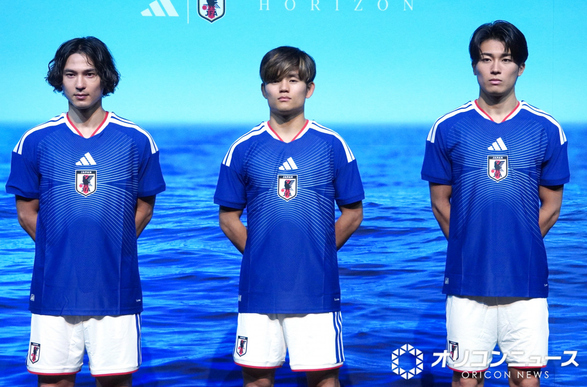 画像・写真 | サッカー・久保建英、新ユニフォームに笑顔「僕が