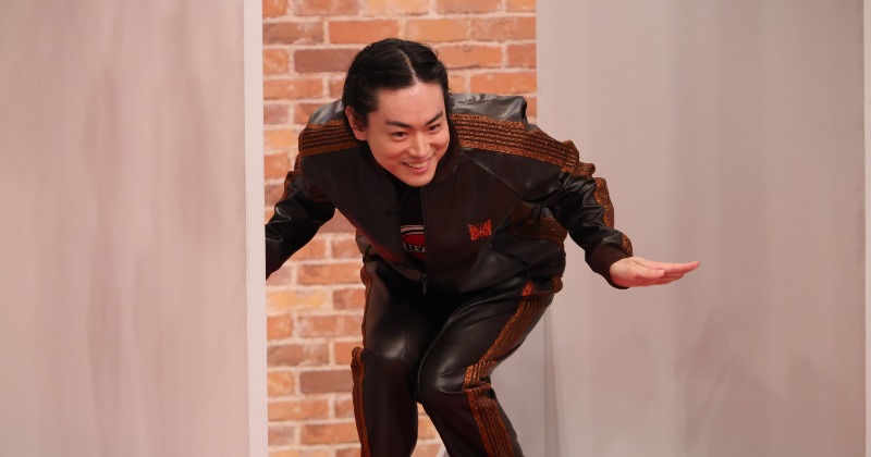 菅田将暉がポージング→スタジオ大混乱 ジャージ姿で汗だくに…『華大