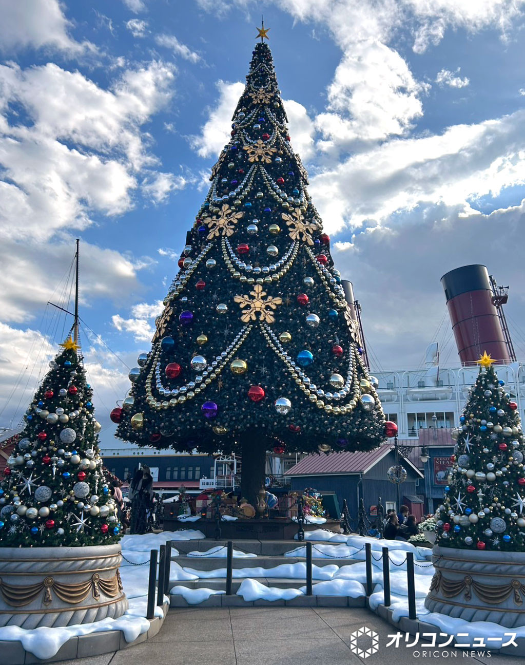 ディズニー・クリスマス』開催 巨大ツリーや新デコレーション登場で