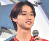 �x�엧���A���E�x��I�����Ɛl�C���[�������Łu#���ǂ��e�q�v�V���b�g�ɔ��� 