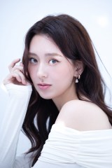 �ٌ�m���i�ۗL�̃��f���E����V���[�j�B�[�A���������������� SNS���t�H�����[150���l�z�� 