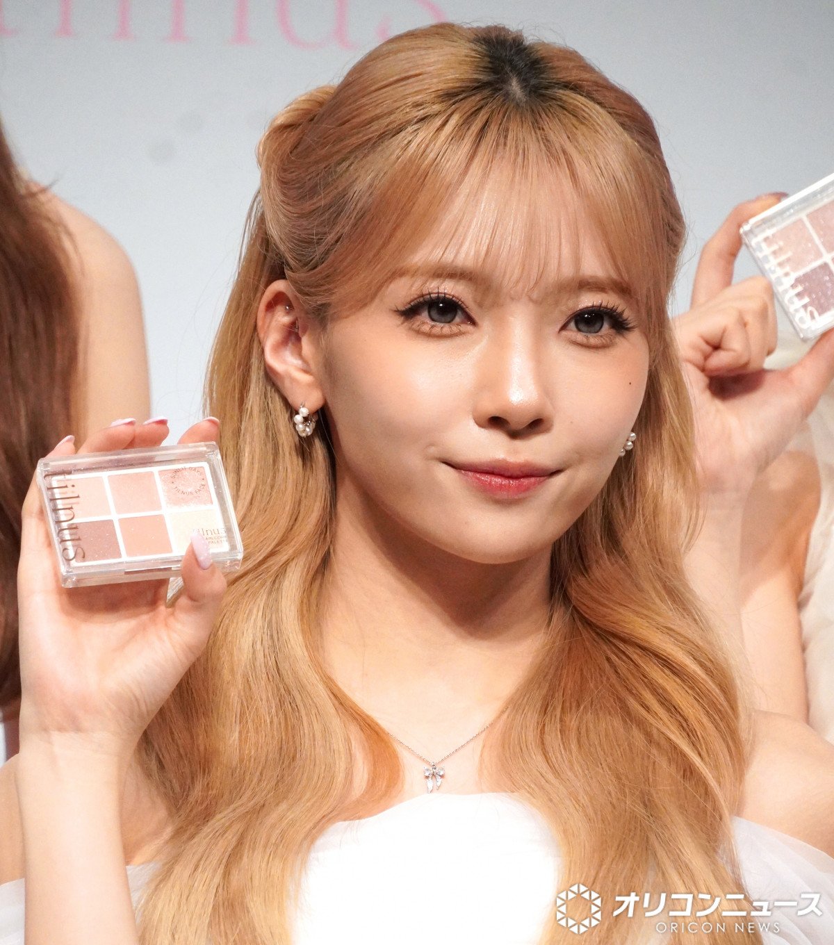 NiziU・MAYUKA、誕生日祝福に笑顔「キラキラ輝くすてきな1年に」 目標