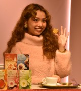 �w�ق�̂�K�������Ȃ��ɁwCAFE LATORY ROOM�x�x�̃��f�B�A������s����I�ڑ̌���ɏo�Ȃ���peco (C)ORICON NewS inc. 