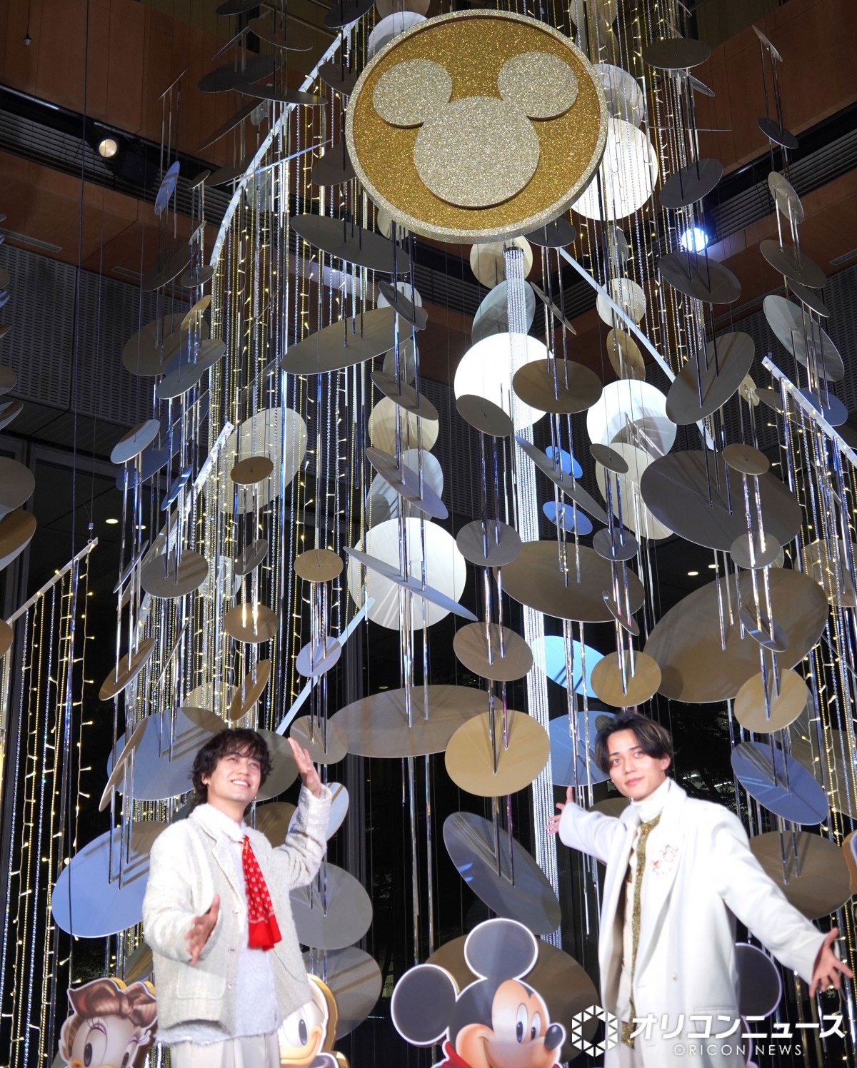 uDisney JOYFUL MOMENTSvhCelebration Tree Mickey & Friends_ɓodKing & Prince()ClAi(C)ORICON NewS inc.(C)Disney 