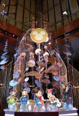 uDisney JOYFUL MOMENTSvhCelebration Tree Mickey & Friends_ɓodKing & Prince()ClAi(C)ORICON NewS inc.(C)Disney 