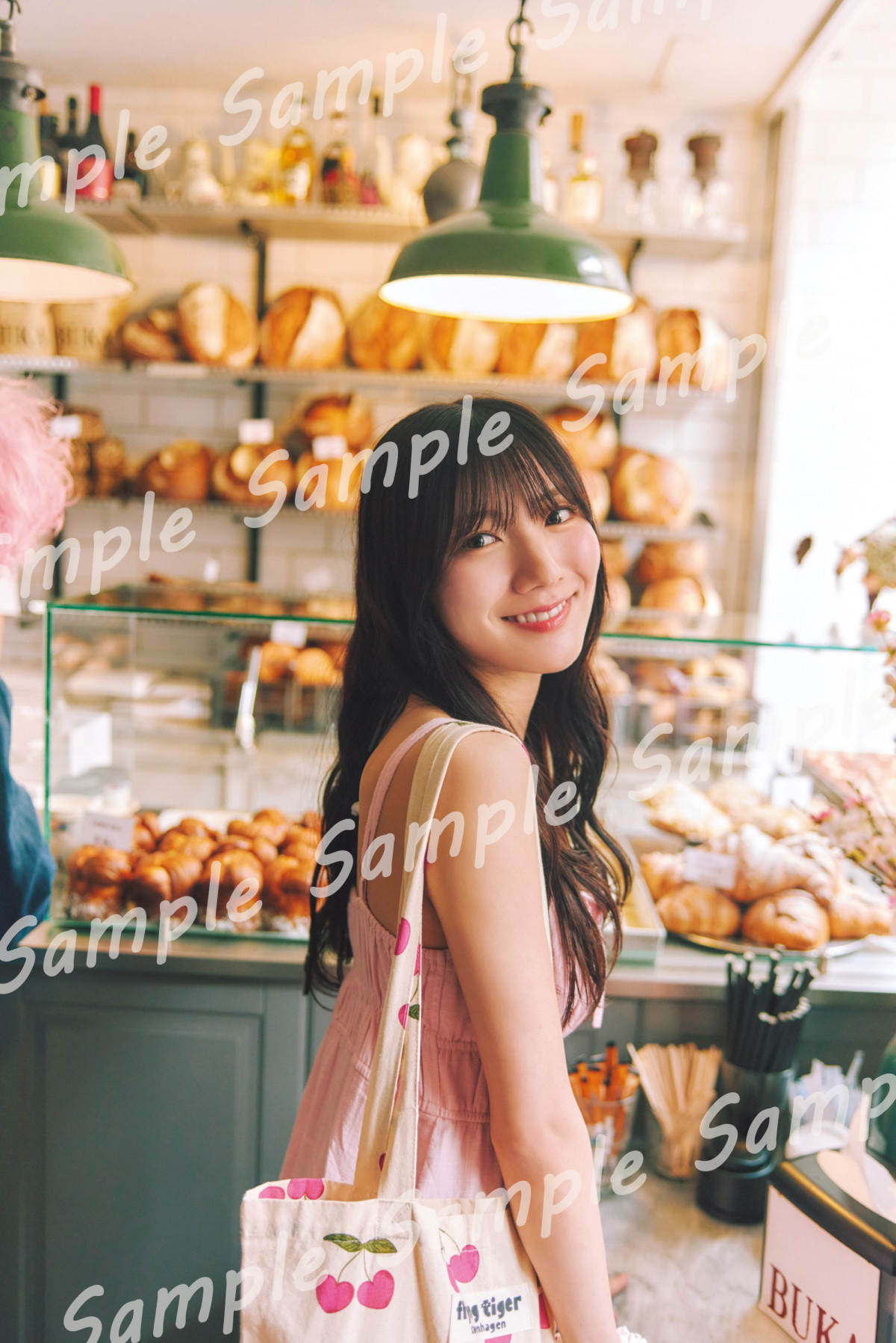 画像・写真 | 日向坂46河田陽菜、白レースのキャミソール姿 2nd写真集