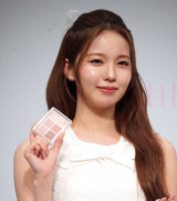 �u���؋����J���R�X���wtilnus�x�V���i�E�VCM���\��v�ɓo�d����NiziU�EAYAKA (C)ORICON NewS inc. 