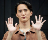 ����w���ׂĂ̍K�^����ɂ����j�x�Q�l�v����މ�ɓo�d����Travis Japan�E�쓇�@�b�� (C)ORICON NewS inc. 