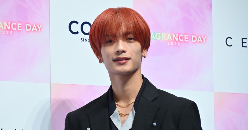 なにわ男子・高橋恭平、赤髪姿で登場 『FRAGRANCE Person of the Year