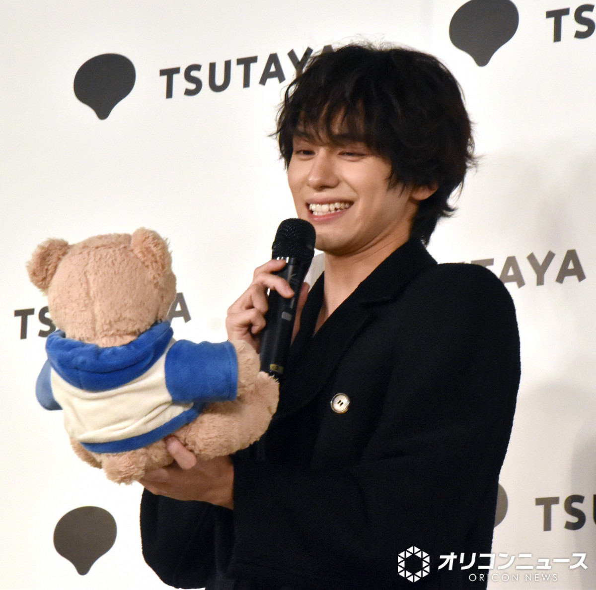 山下幸輝、クマのぬいぐるみ抱えて写真集イベント 撮影でも使用