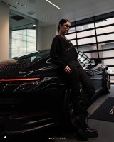 藤井夏恋、車内で余裕を感じる自撮り「ヨーロッパのモデルさん