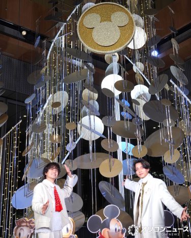 �uDisney�@JOYFUL MOMENTS�v�hCelebration Tree ��Mickey & Friends���_�����ɓo�d����King & Prince�i������j�����C�l�A�i�����iC�jORICON NewS inc.�iC�jDisney 