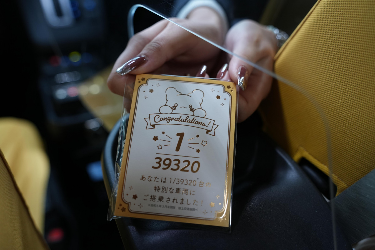 画像・写真 | 「はなまるおばけ」のタクシーが走行、“勤労感謝の日”に